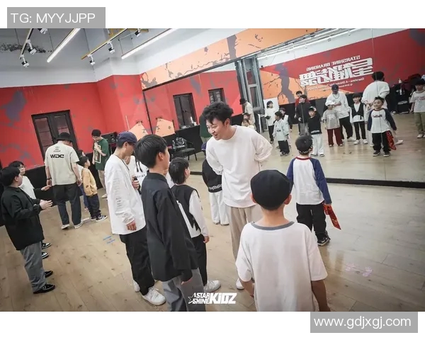 街舞战术解析：西安街舞队独特的防守策略与团队协作技巧